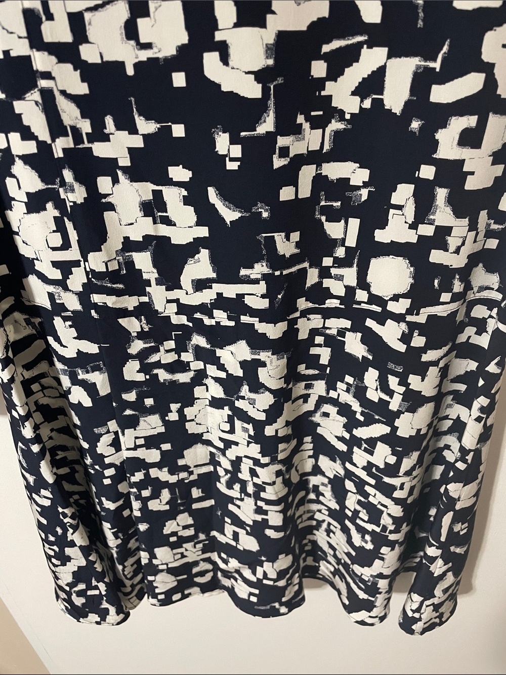 Vince Silk Navy/Cream Abstract Print Dress Size 2 - Picture 3 of 8